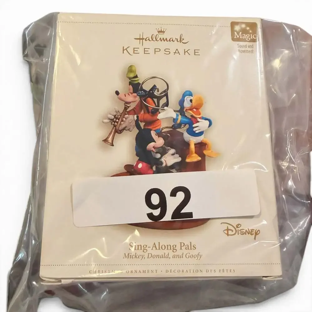 2006 Hallmark Keepsake Disney Pals Mickey, Donald, and Goofy Magic Ornament